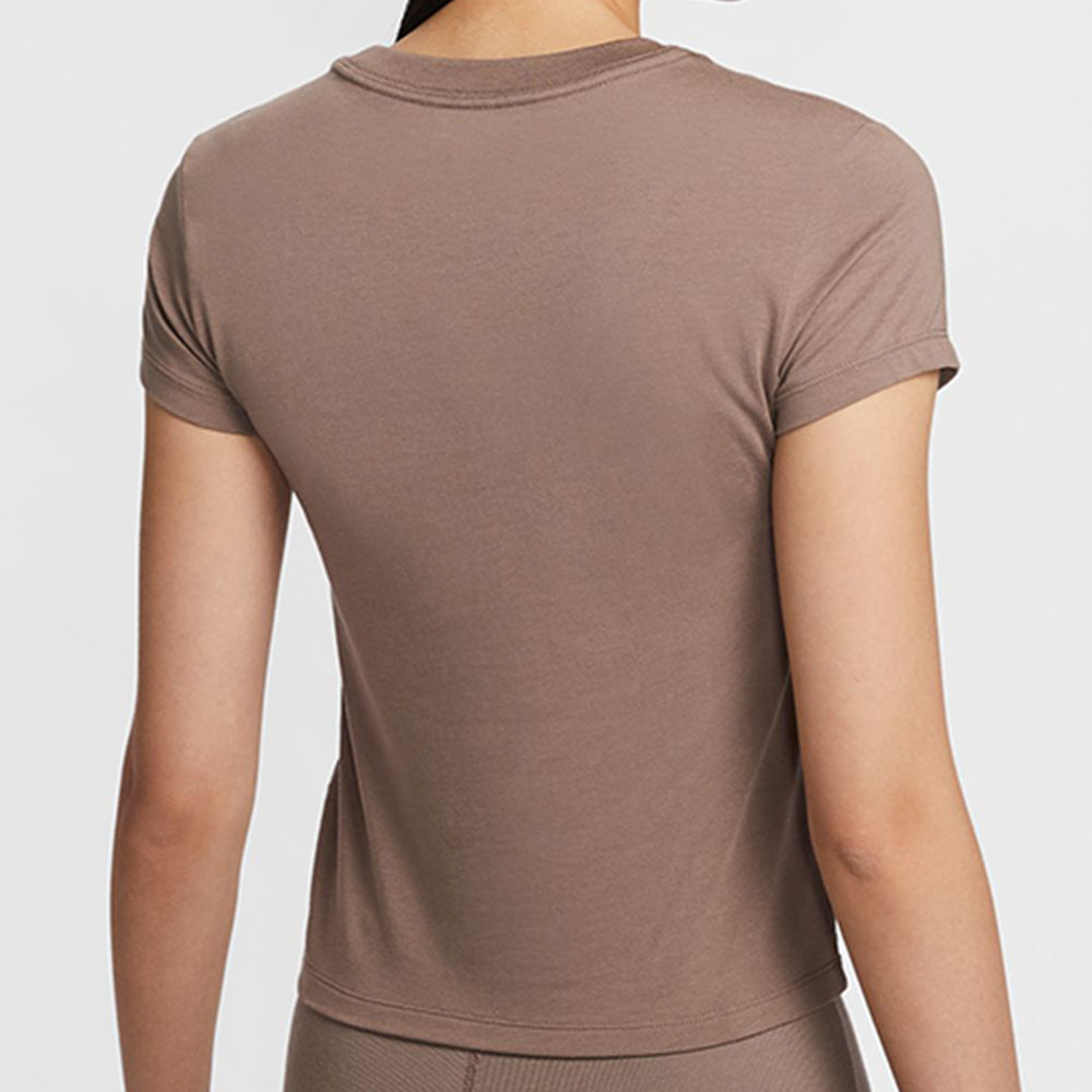 NIKE Sportswear Chill Knit เสื้อยืดผู้หญิง