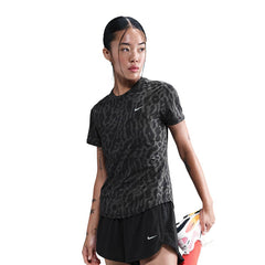 Nike Swift เสื้อวิ่งผู้หญิง