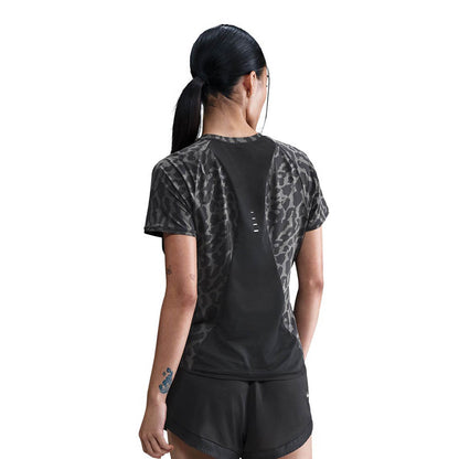 Nike Swift เสื้อวิ่งผู้หญิง