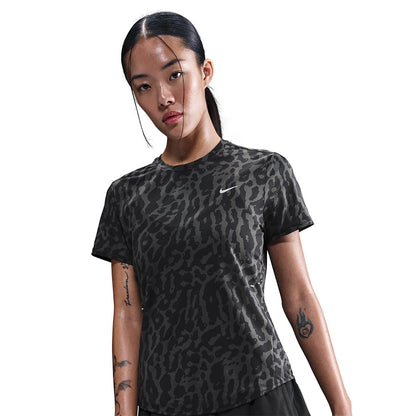 Nike Swift เสื้อวิ่งผู้หญิง