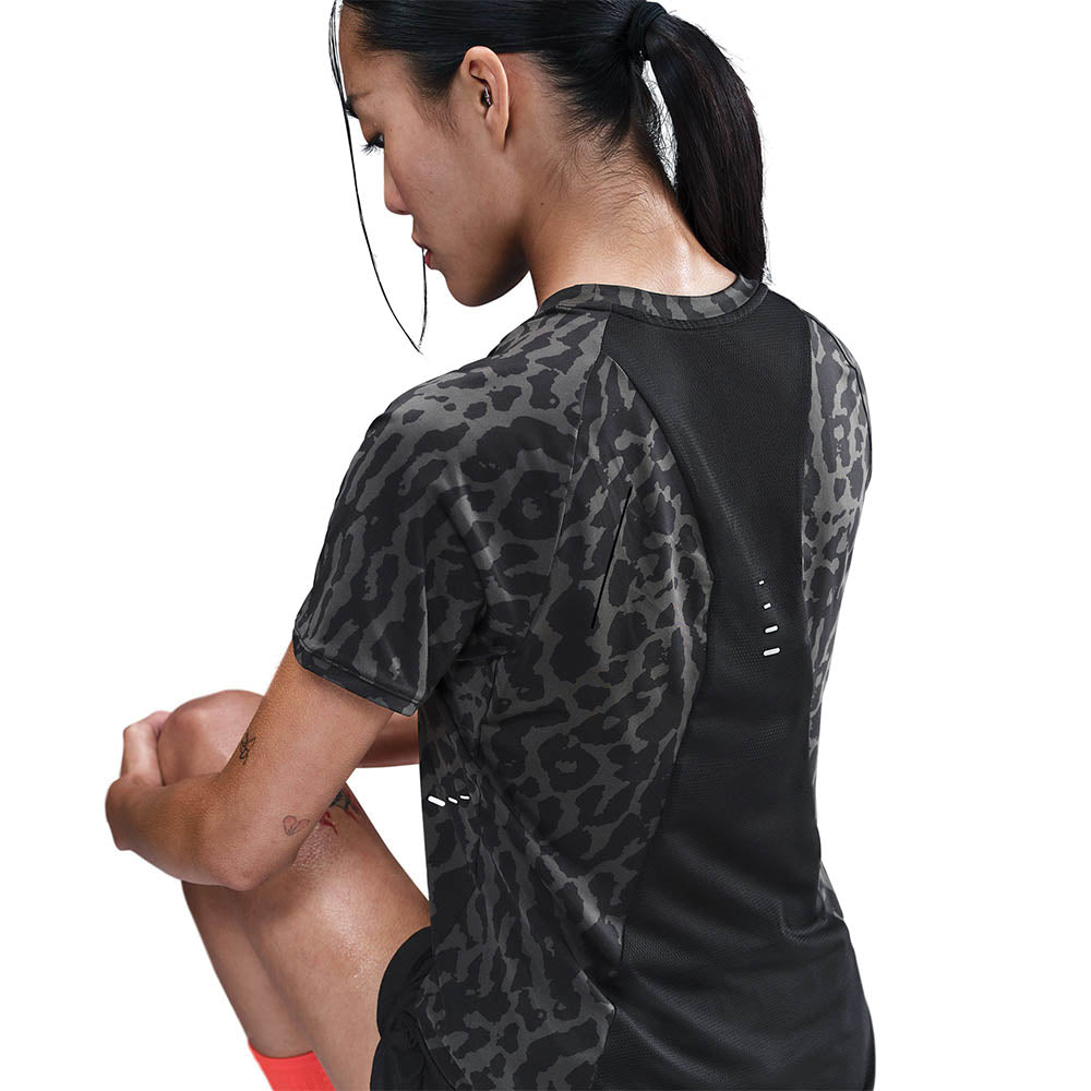 Nike Swift เสื้อวิ่งผู้หญิง