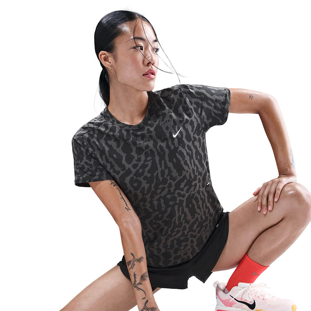 Nike Swift เสื้อวิ่งผู้หญิง