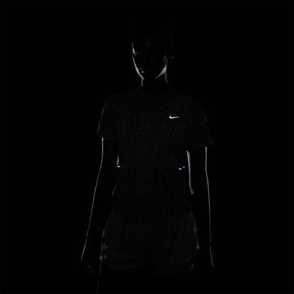 Nike Swift เสื้อวิ่งผู้หญิง