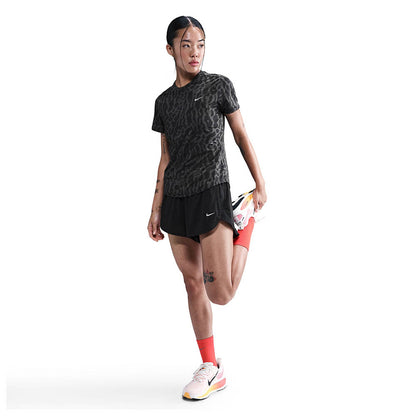Nike Swift เสื้อวิ่งผู้หญิง