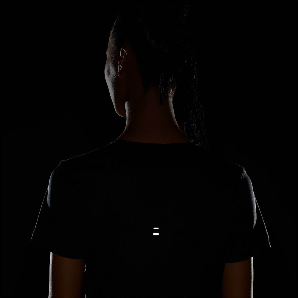 Nike Tempo Swoosh Run เสื้อวิ่งผู้หญิง