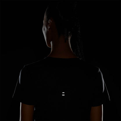 Nike Tempo Swoosh Run เสื้อวิ่งผู้หญิง