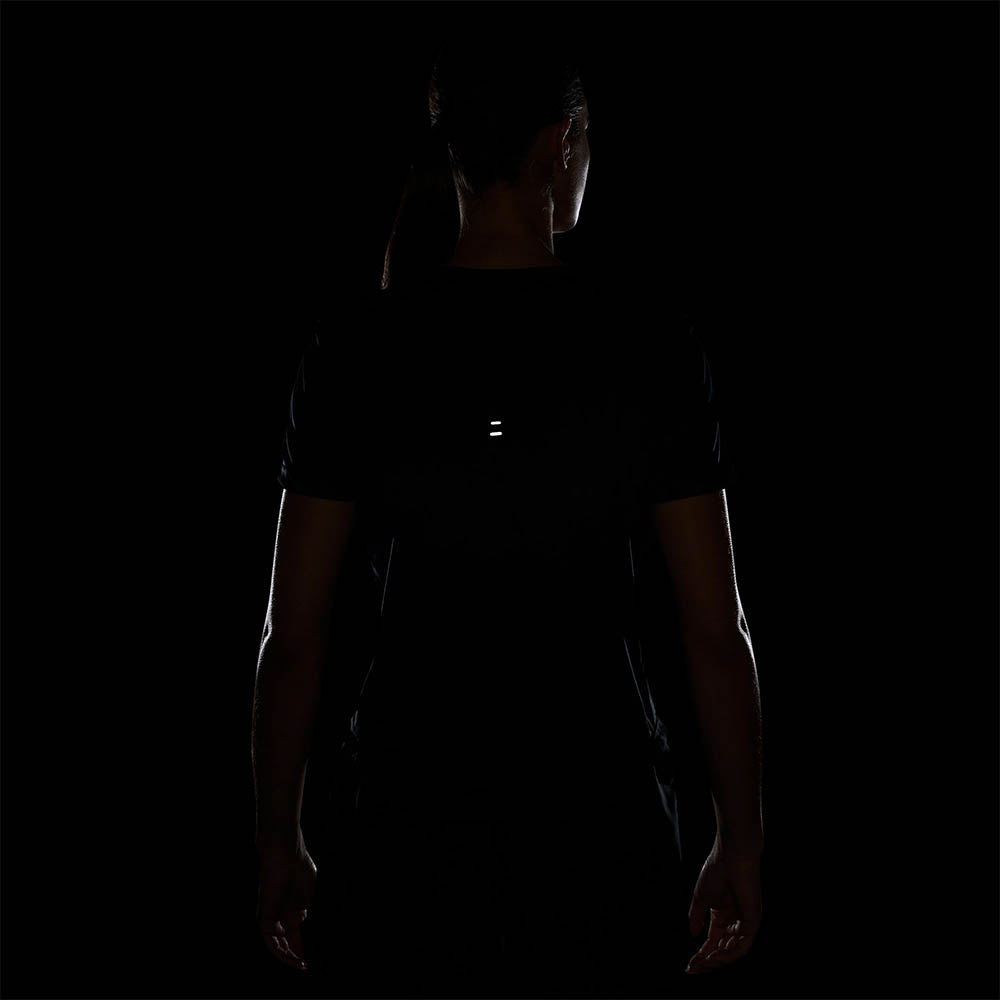 Nike Tempo Swoosh Run เสื้อวิ่งผู้หญิง