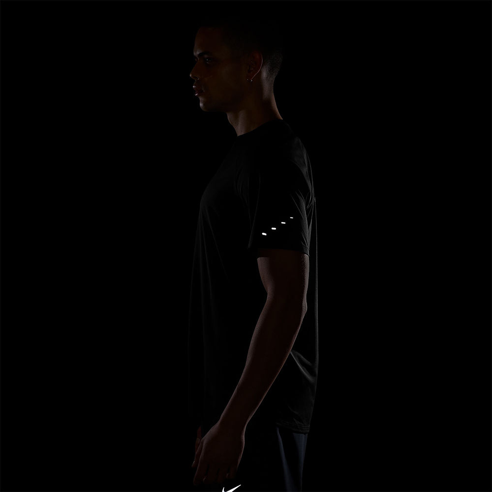 NIKE Stride Men's Running T-Shirt - Supersports Thailand