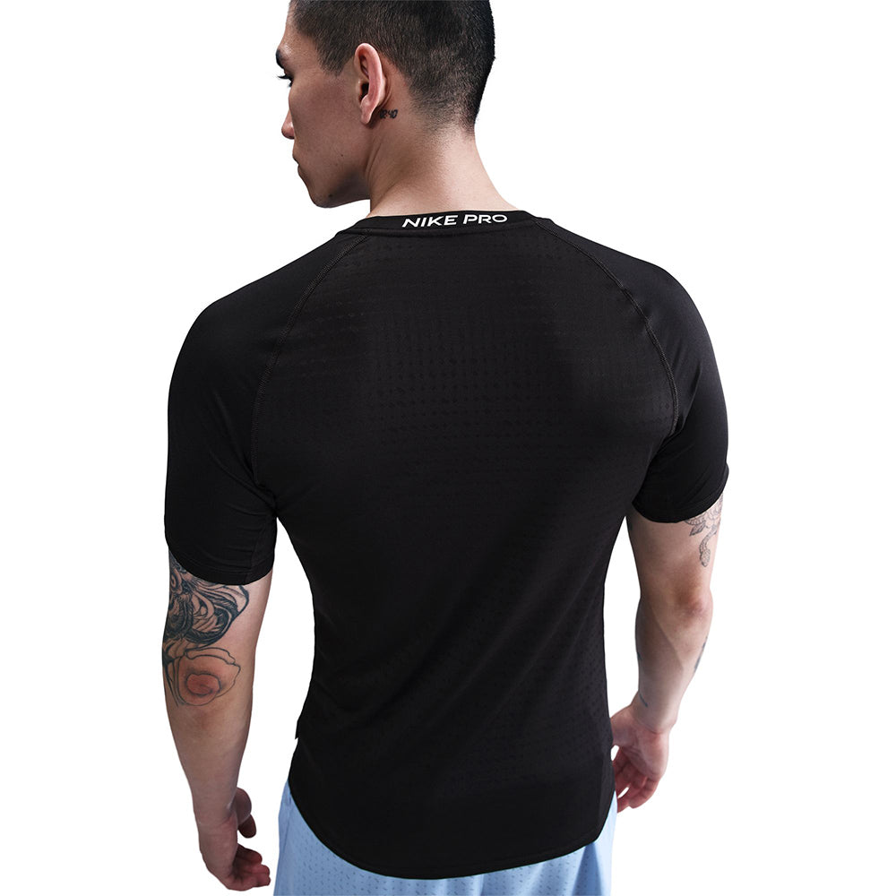 NIKE Pro Breathe Slim-Fit Men's Training T-Shirt - Supersports Thailand Supersports Thailand