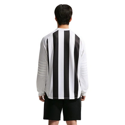 NIKE Sportwear Club Goalie Long Sleeve Men's T-Shirt - Supersports Thailand