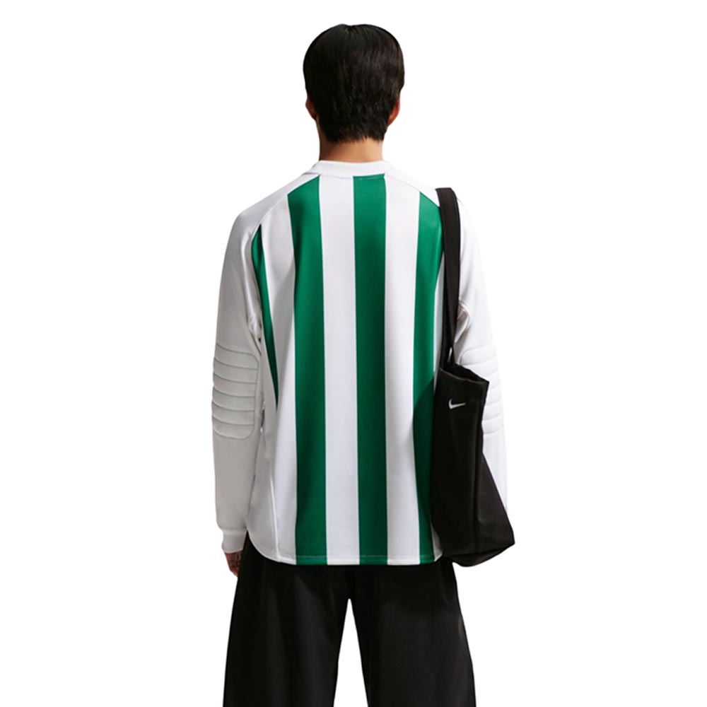 NIKE Sportwear Club Goalie Long Sleeve Men's T-Shirt - Supersports Thailand