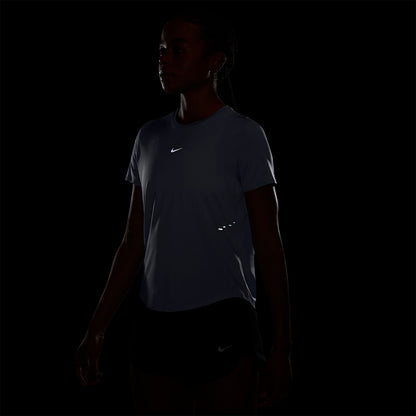 NIKE Swift Aero-FIT Women's Running T-Shirt - Supersports Thailand