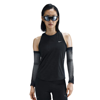 NIKE Swift Dri-FIT เสื้อกล้ามวิ่งผู้หญิง