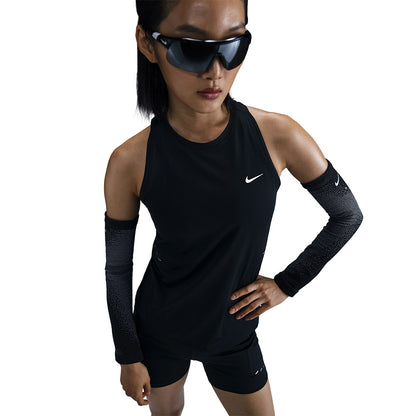 NIKE Swift Dri-FIT เสื้อกล้ามวิ่งผู้หญิง