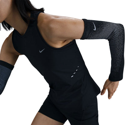 NIKE Swift Dri-FIT เสื้อกล้ามวิ่งผู้หญิง