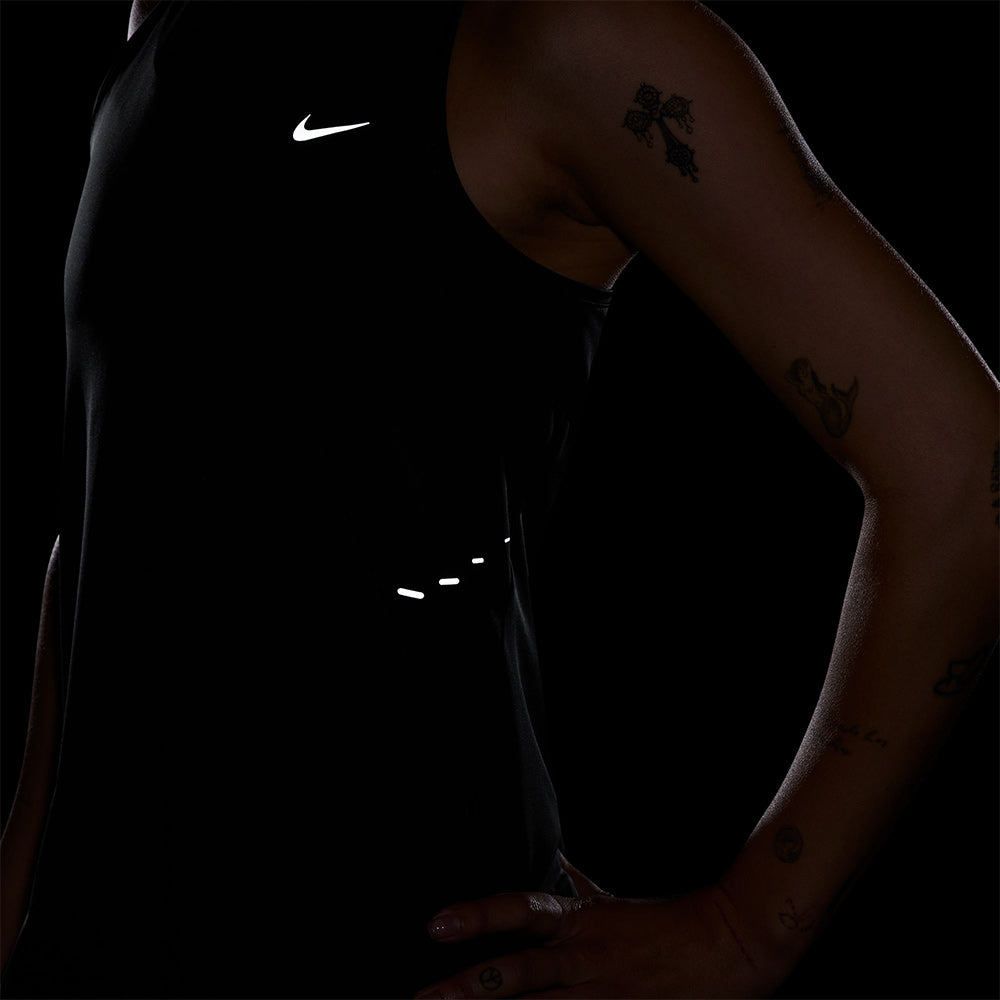 NIKE Swift Dri-FIT เสื้อกล้ามวิ่งผู้หญิง