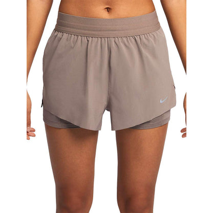 NIKE Swift Dri-FIT Mid-Rise 2-in-1 กางเกงวิ่งขาสั้นผู้หญิง