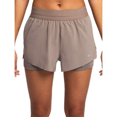 NIKE Swift Dri-FIT Mid-Rise 2-in-1 กางเกงวิ่งขาสั้นผู้หญิง