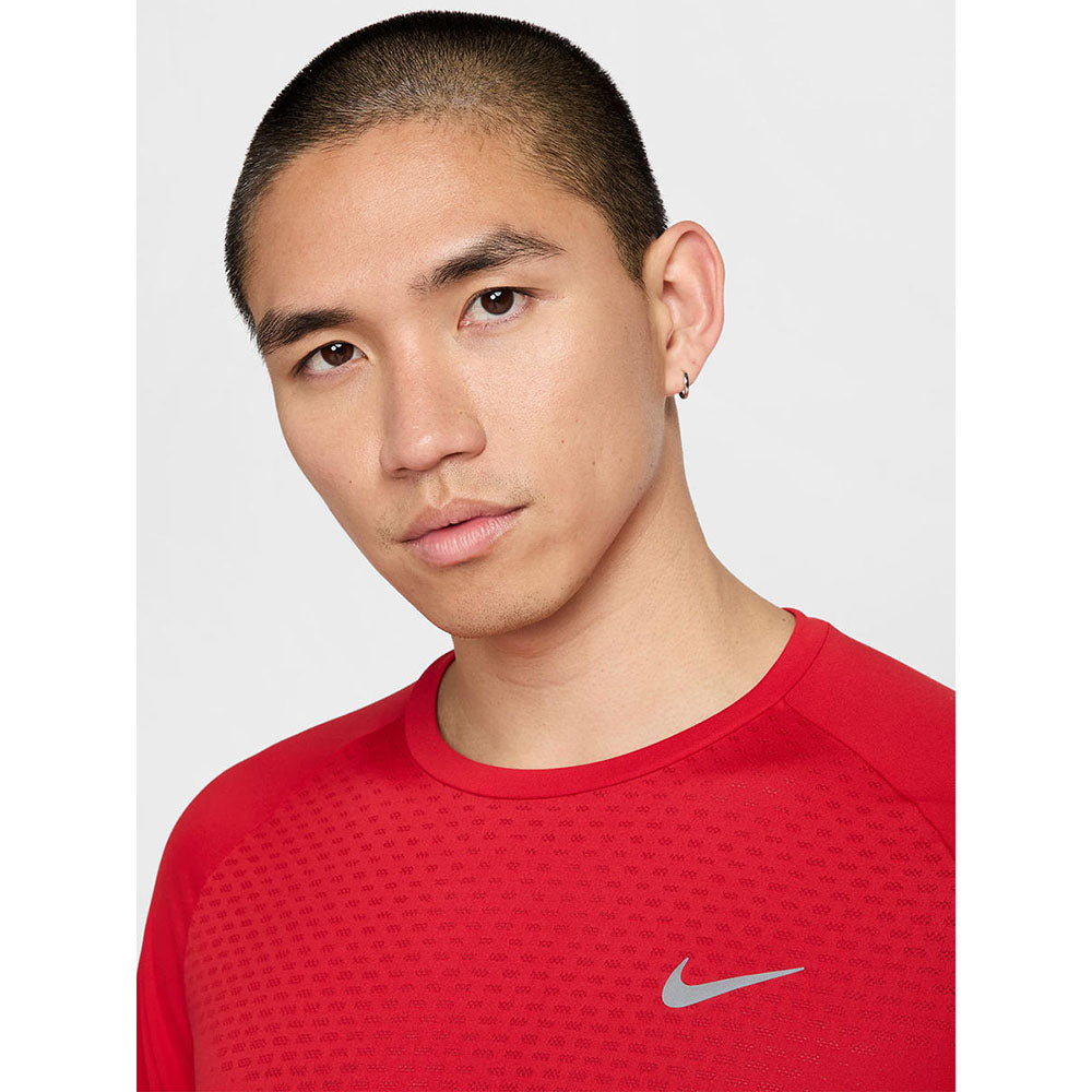 NIKE Stride เสื้อวิ่งผู้ชาย