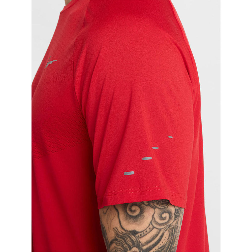 NIKE Stride เสื้อวิ่งผู้ชาย