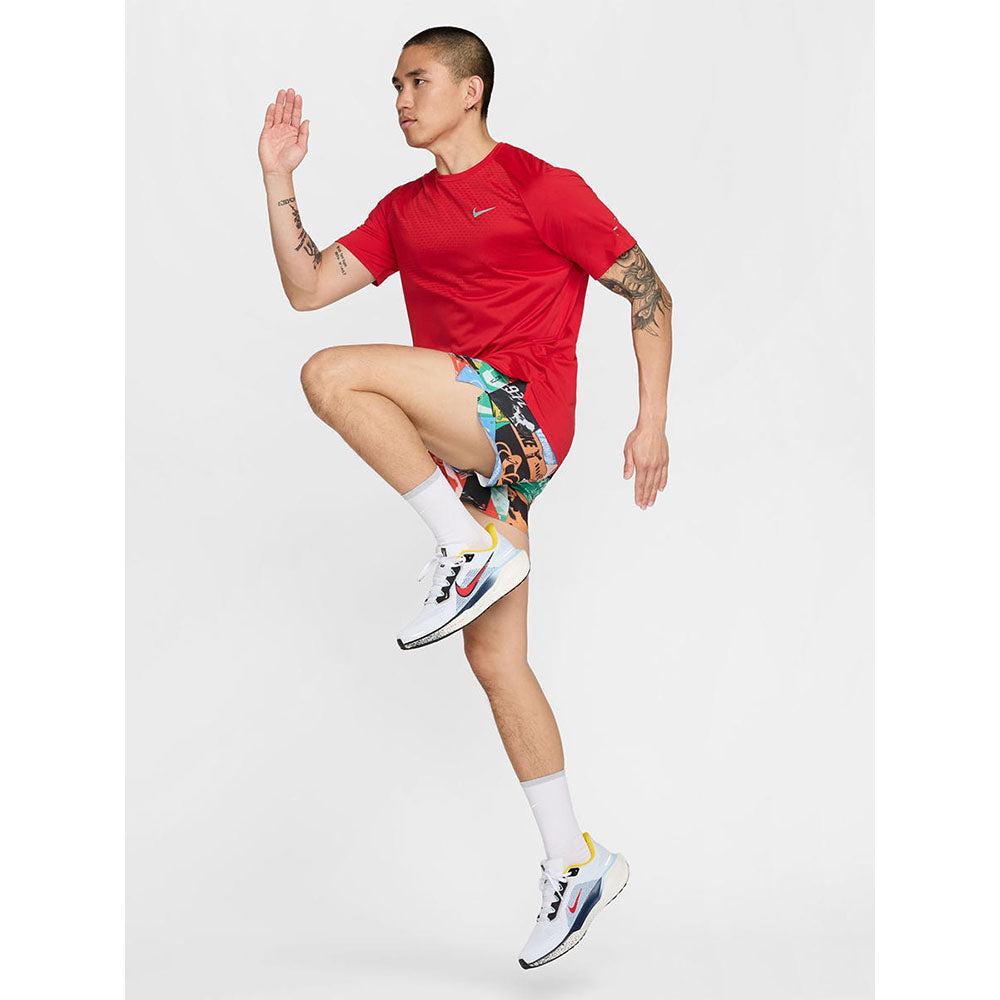 NIKE Stride เสื้อวิ่งผู้ชาย