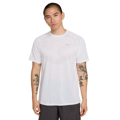 NIKE Stride Men's Running T-Shirt - Supersports Thailand