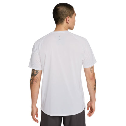NIKE Stride Men's Running T-Shirt - Supersports Thailand