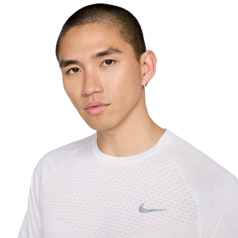 NIKE Stride Men's Running T-Shirt - Supersports Thailand Supersports Thailand