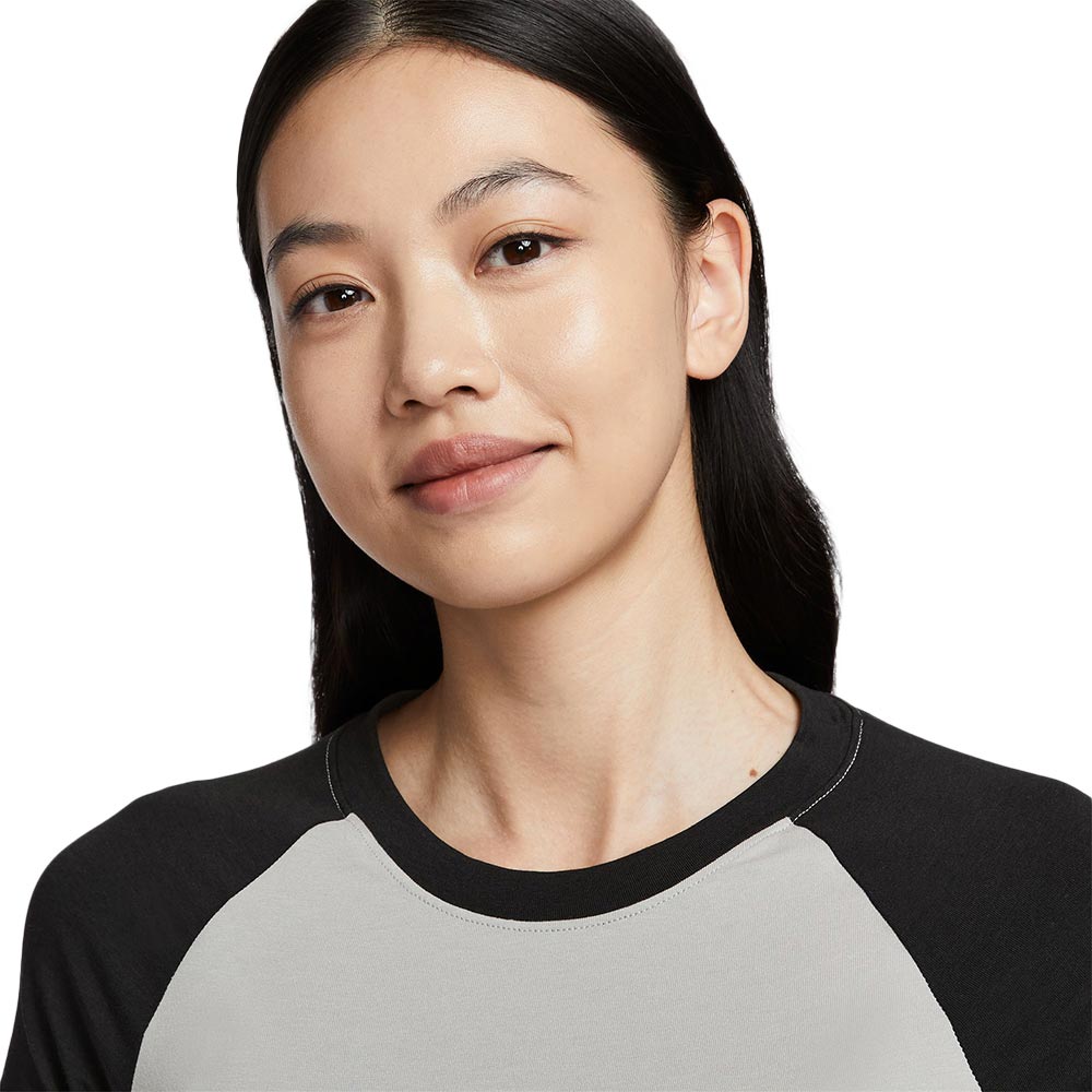 NIKE Sportswear Chill Knit Slim Graphic Women's T-Shirt - Supersports Thailand Supersports Thailand