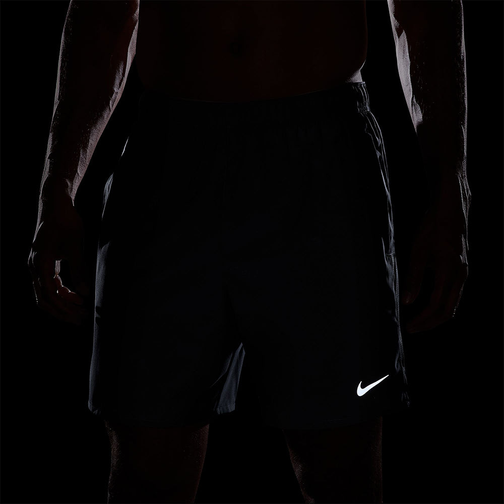 NIKE Dri-FIT Challenger 7" Brief-Lined Versatile กางเกงวิ่งขาสั้นผู้ชาย