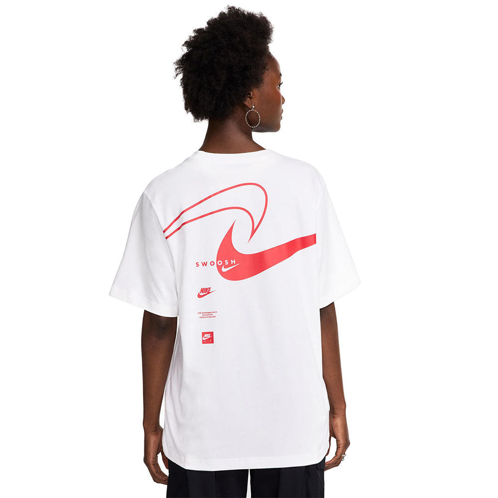 NIKE Sportswear Club เสื้อยืดผู้หญิง