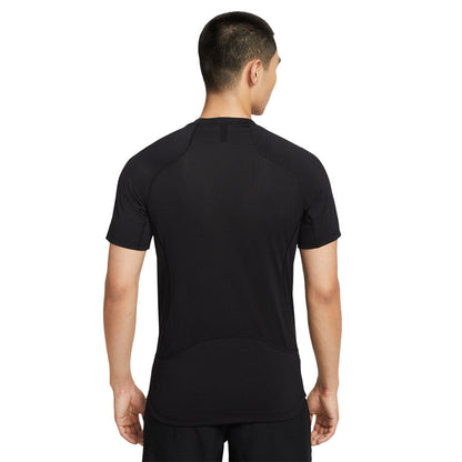 NIKE Pro Training Men's Training T-Shirt - Supersports Thailand