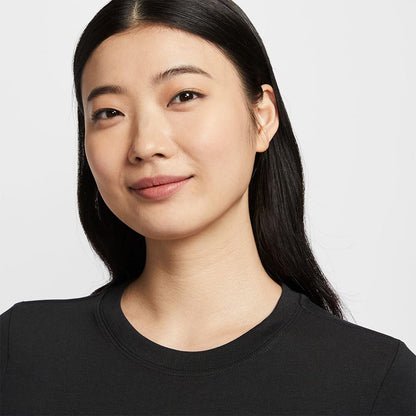 NIKE Sportswear Chill Knit เสื้อยืดผู้หญิง