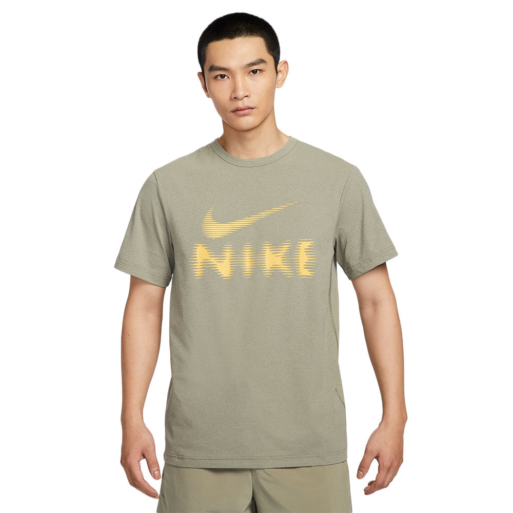 NIKE Dri-FIT UV Hyverse เสื้อออกกำลังกายผู้ชาย