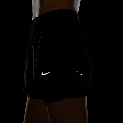 NIKE Flow กางเกงวิ่งขาสั้นผู้หญิง