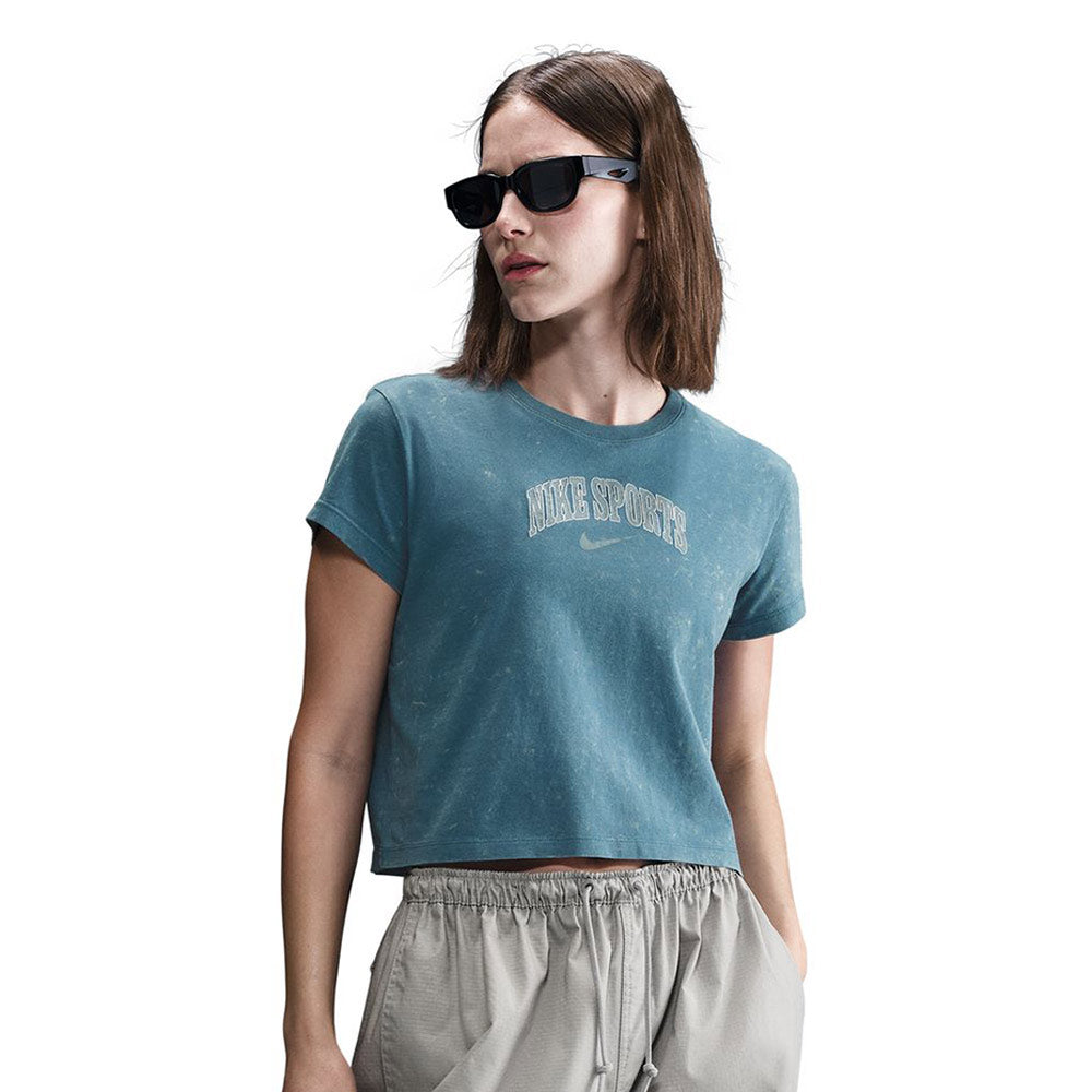 NIKE Sportswear เสื้อยืดผู้หญิง