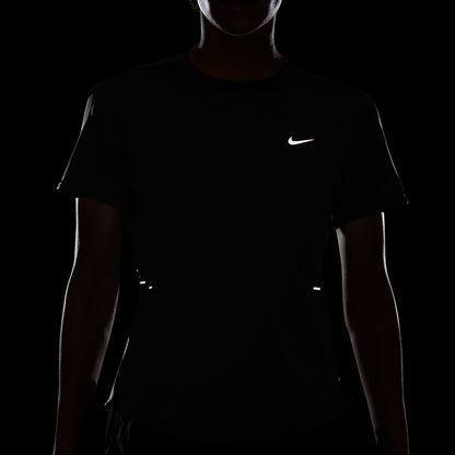 NIKE Swift เสื้อวิ่งผู้หญิง