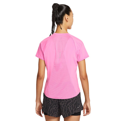 NIKE Swift เสื้อวิ่งผู้หญิง