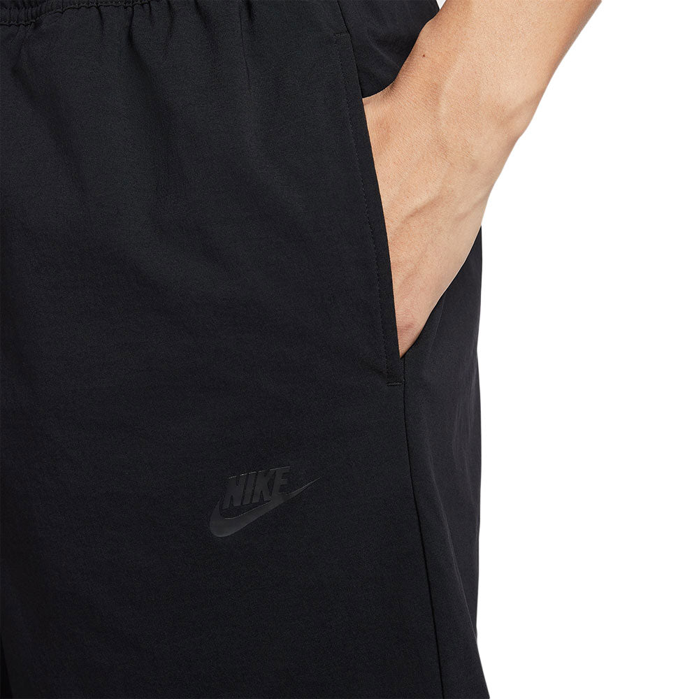 NIKE Tech กางเกงลำลองขาสั้นผู้ชาย