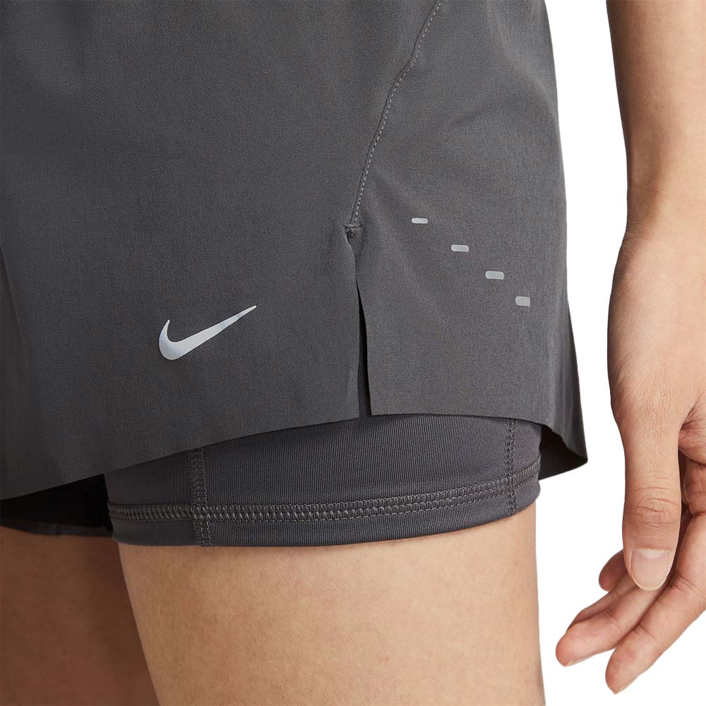 NIKE Swift กางเกงวิ่งขาสั้นผู้หญิง