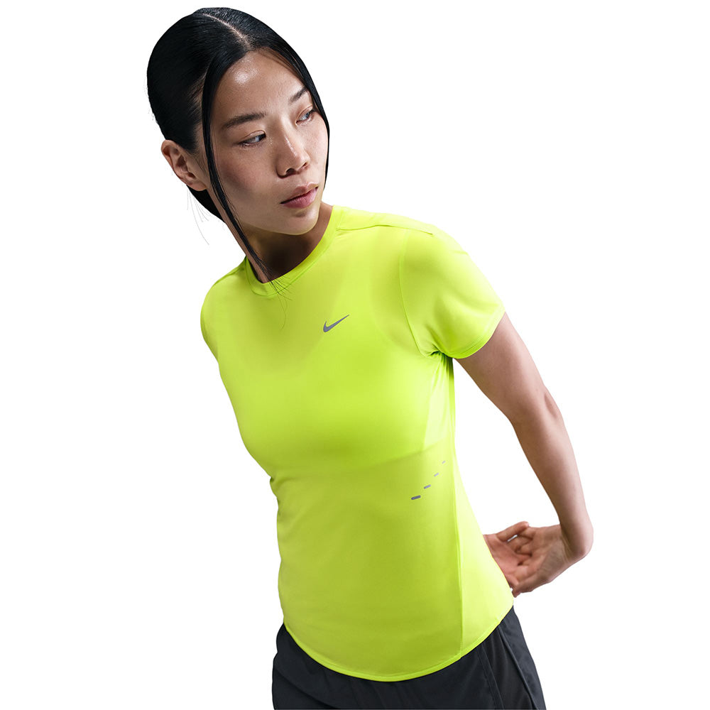 NIKE Swift เสื้อวิ่งผู้หญิง