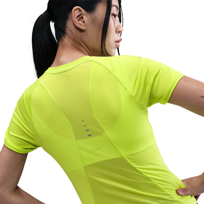 NIKE Swift เสื้อวิ่งผู้หญิง