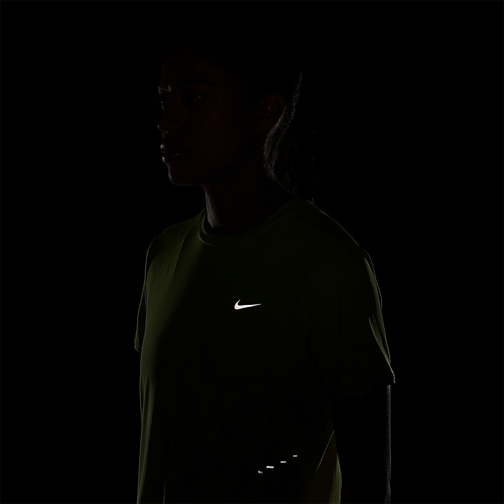 NIKE Swift เสื้อวิ่งผู้หญิง