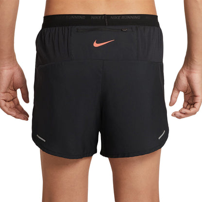 NIKE Stride กางเกงวิ่งขาสั้นผู้ชาย