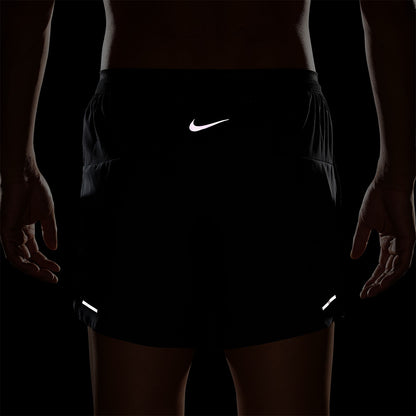 NIKE Stride กางเกงวิ่งขาสั้นผู้ชาย