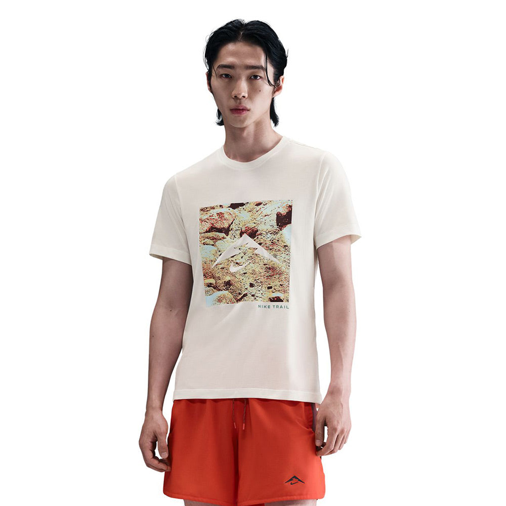 NIKE Dri-FIT เสื้อวิ่งเทรลผู้ชาย