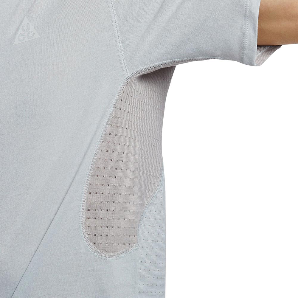 NIKE ACG "Solar Chase" Men's Lifestyle T-Shirt - Supersports Thailand