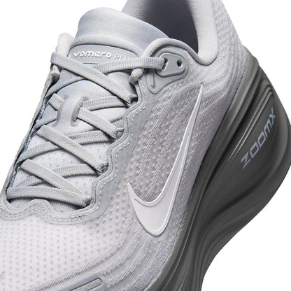 NIKE Vomero Plus รองเท้าวิ่งผู้ชาย