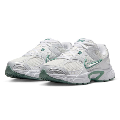NIKE V5 RNR รองเท้าลำลองผู้หญิง
