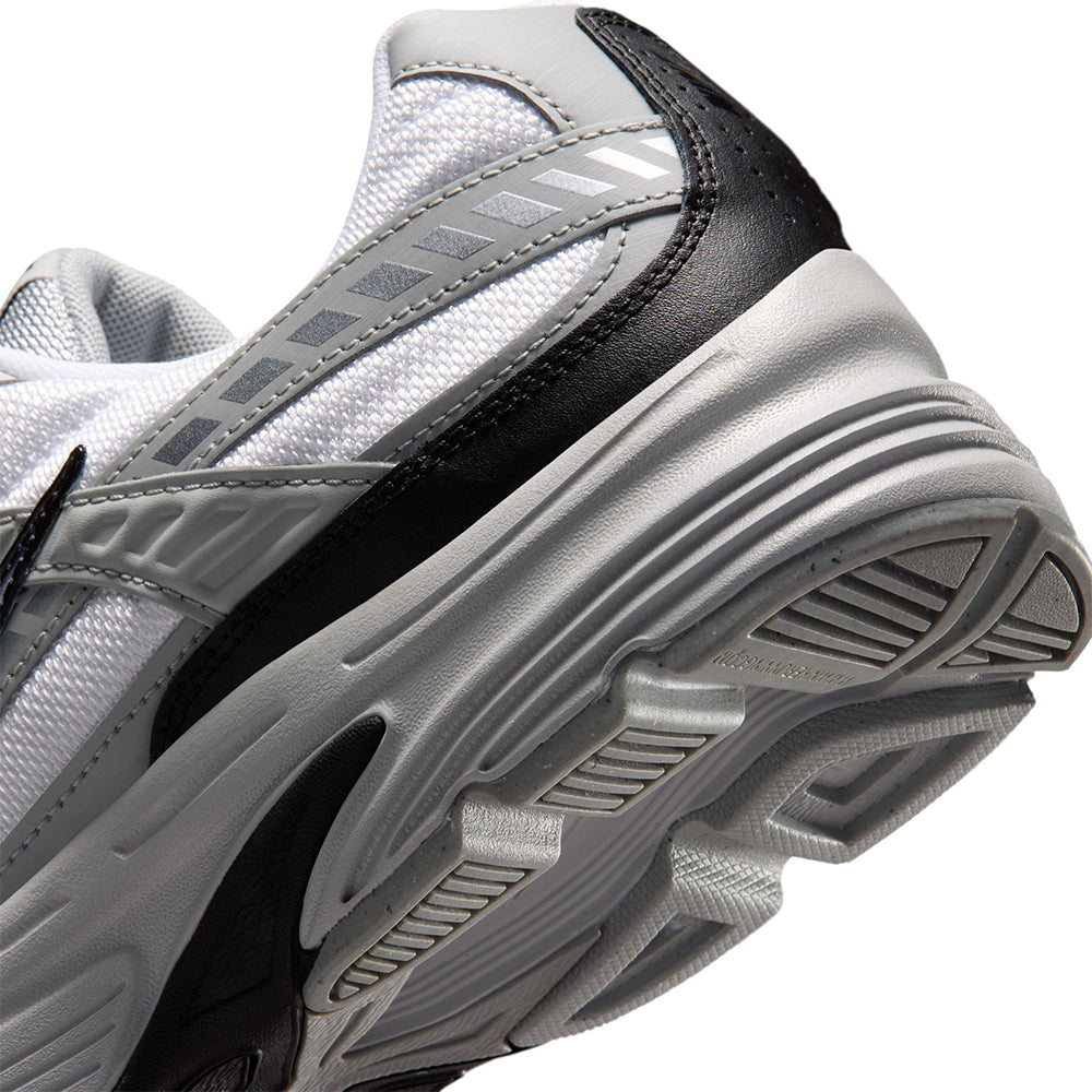 NIKE Initiator รองเท้าลำลองผู้ชาย Supersports Thailand